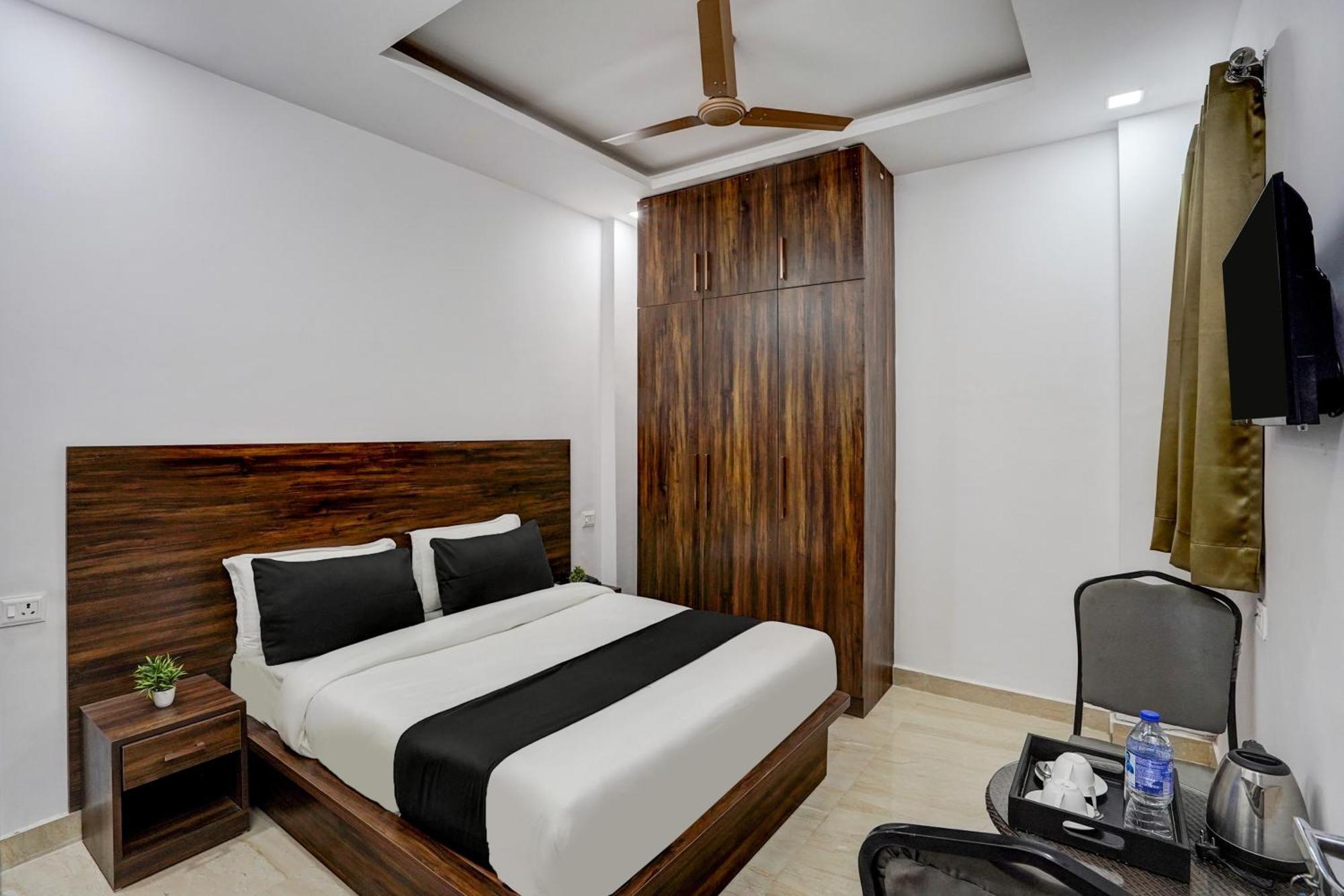 Townhouse Cloud Bay Hotel Gurgaon Eksteriør billede