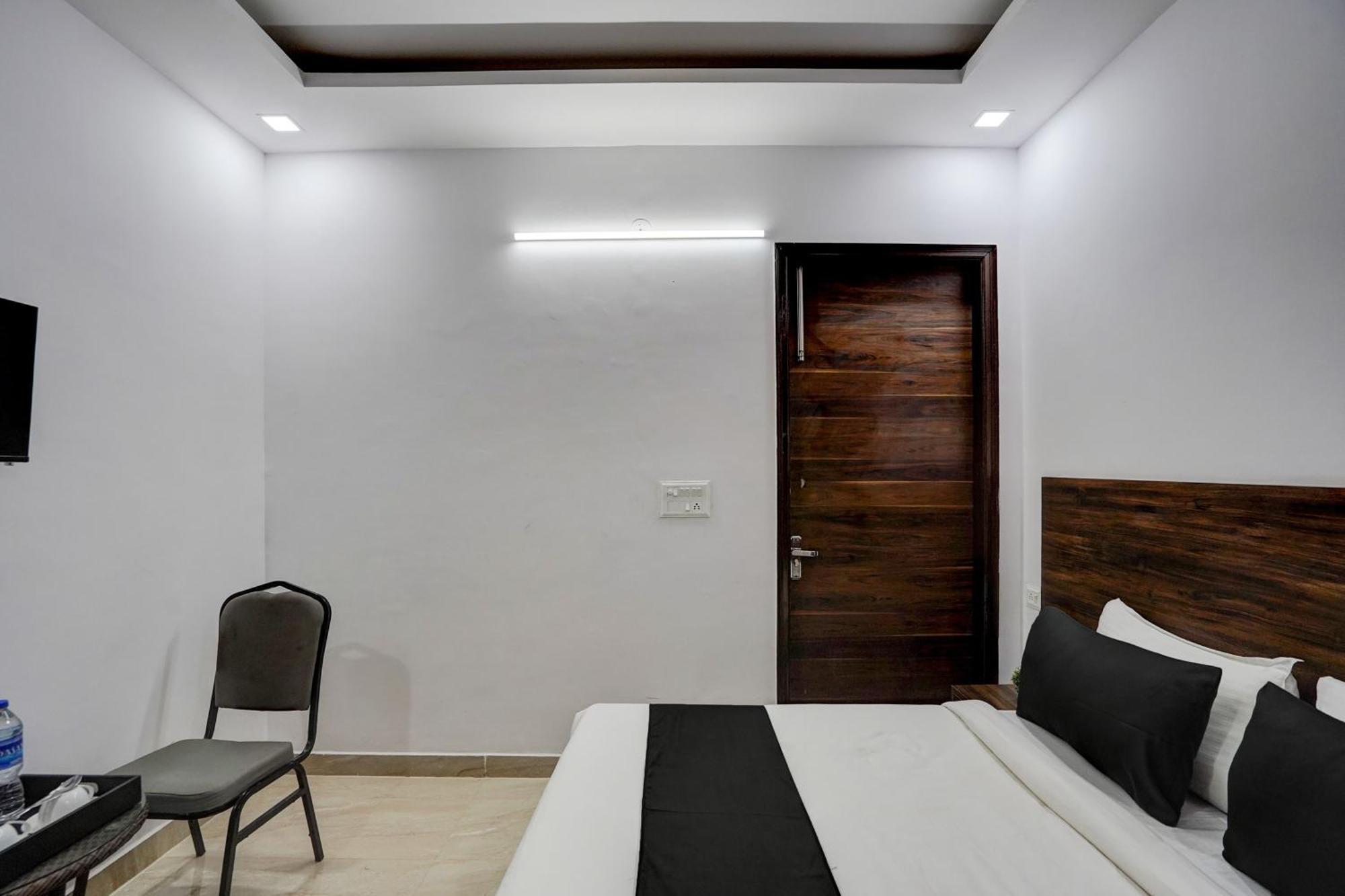 Townhouse Cloud Bay Hotel Gurgaon Eksteriør billede
