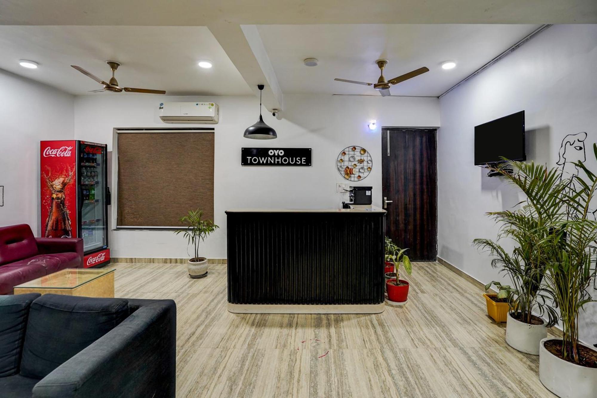 Townhouse Cloud Bay Hotel Gurgaon Eksteriør billede