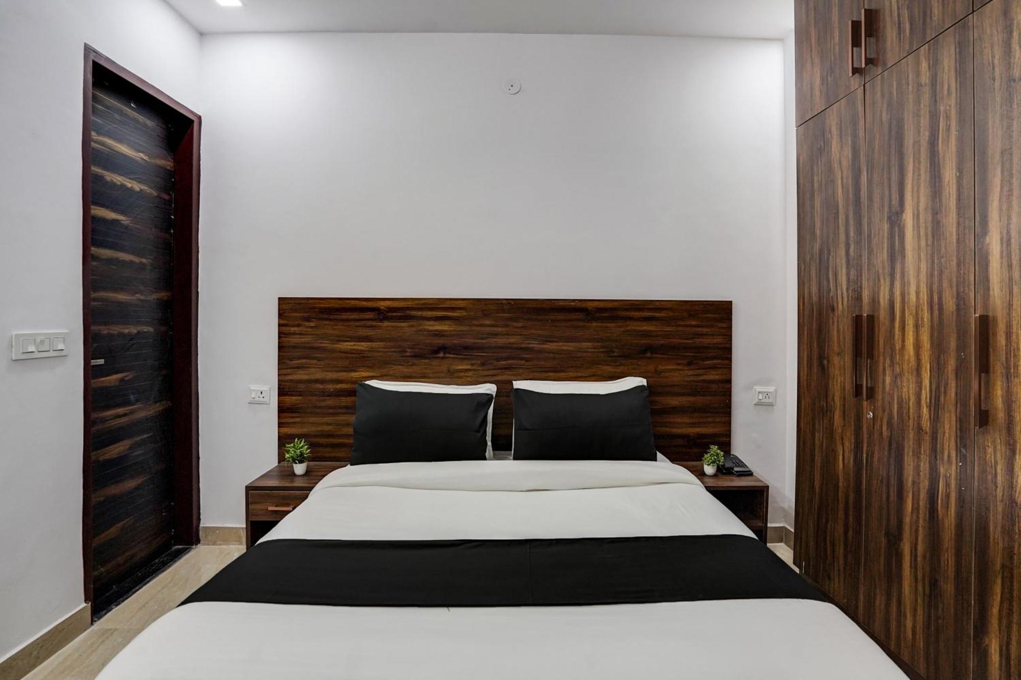 Townhouse Cloud Bay Hotel Gurgaon Eksteriør billede