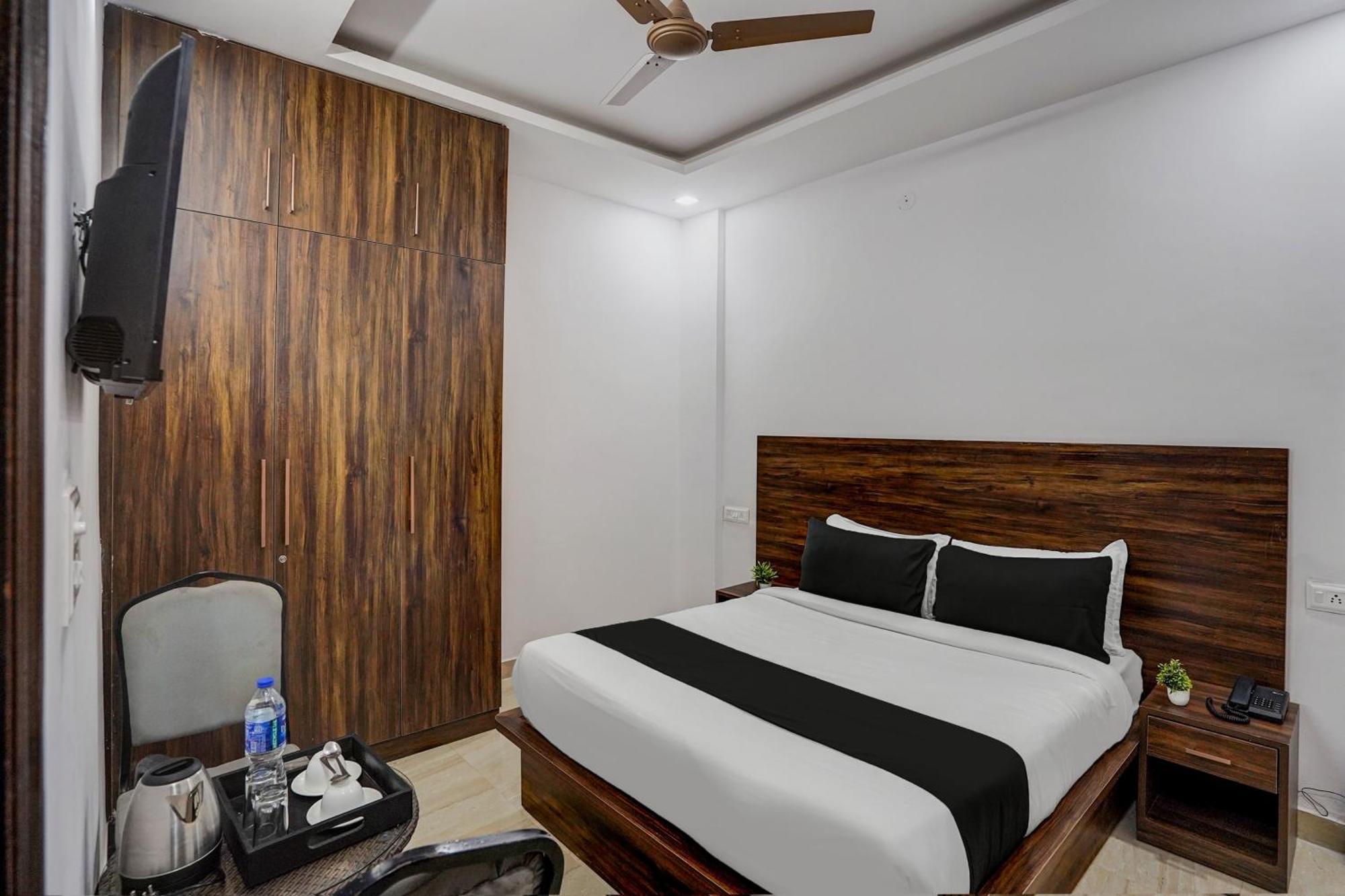 Townhouse Cloud Bay Hotel Gurgaon Eksteriør billede