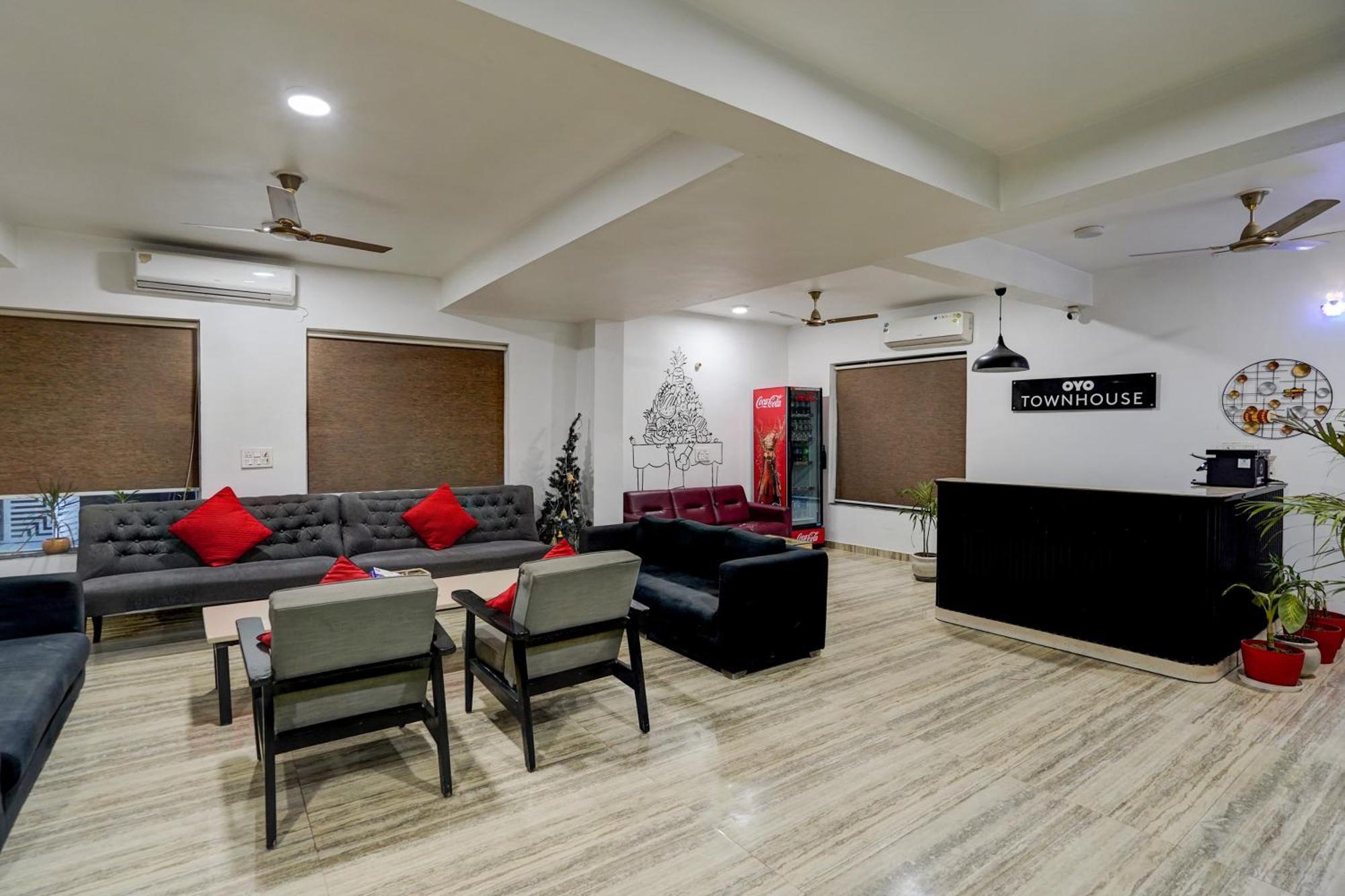 Townhouse Cloud Bay Hotel Gurgaon Eksteriør billede