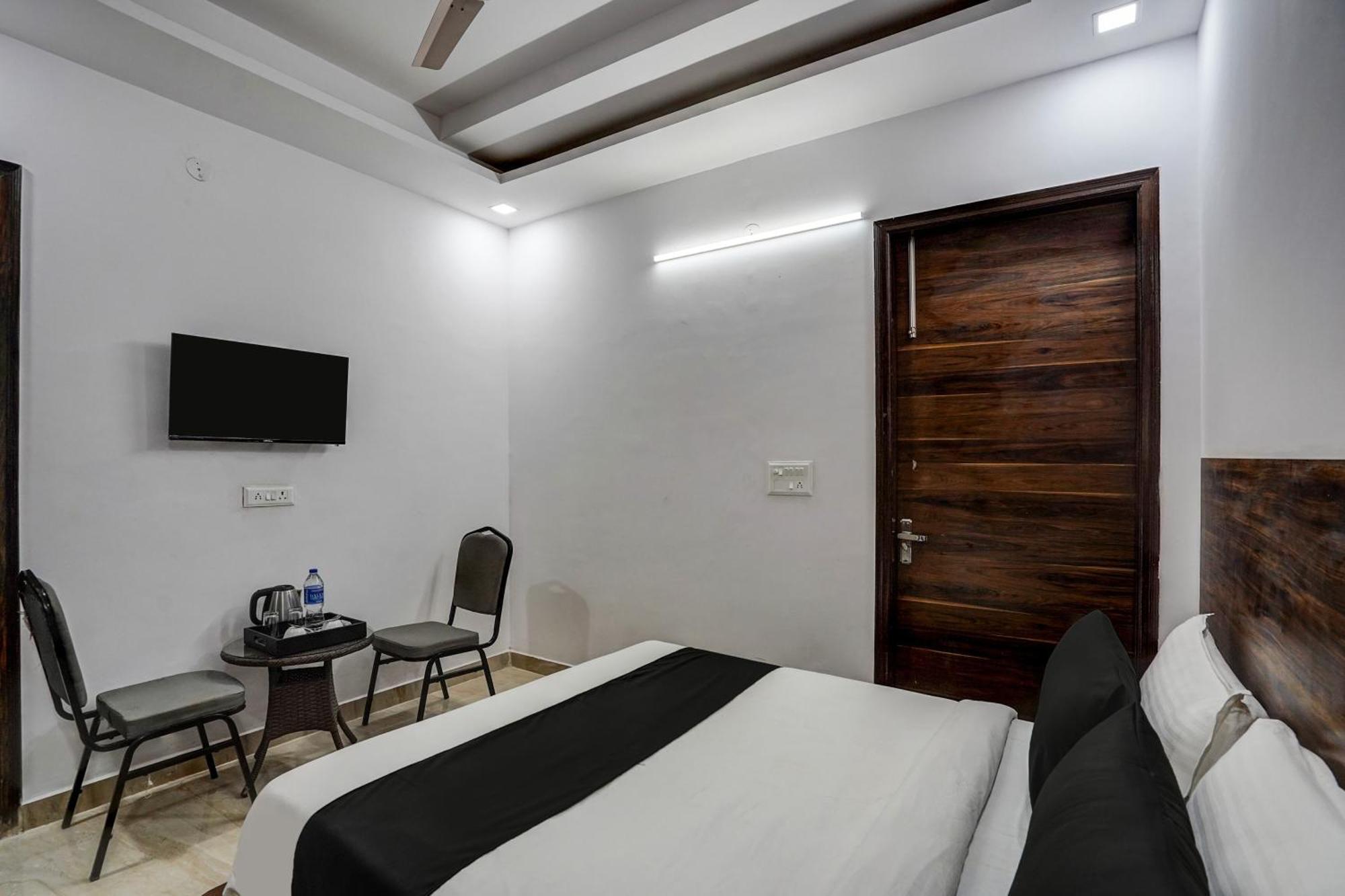 Townhouse Cloud Bay Hotel Gurgaon Eksteriør billede