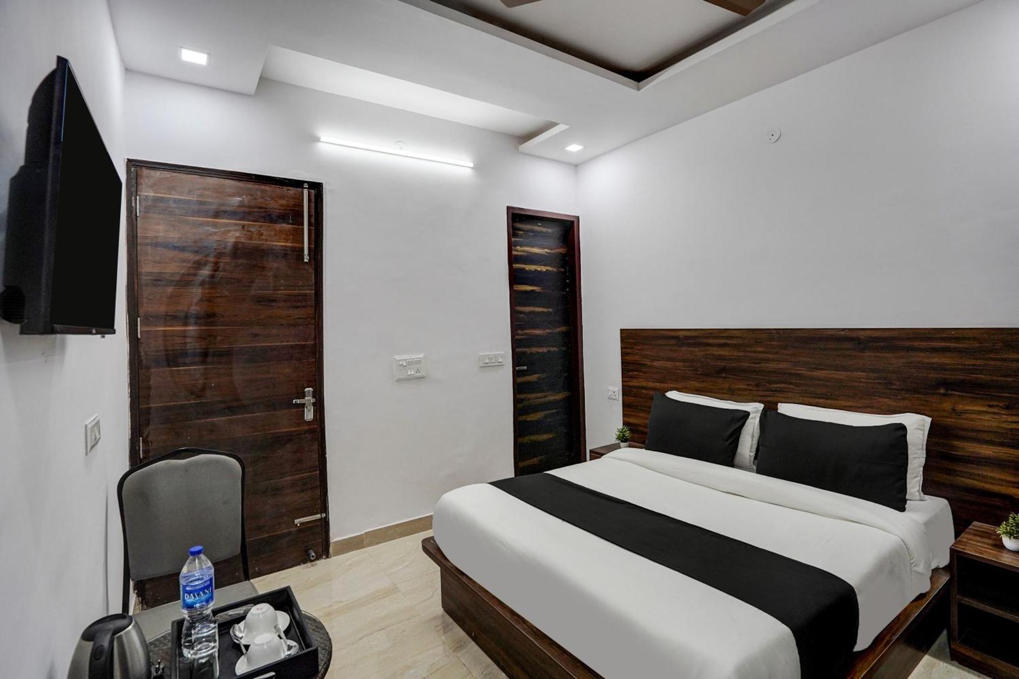 Townhouse Cloud Bay Hotel Gurgaon Eksteriør billede